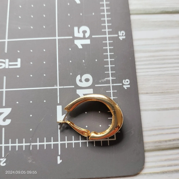 Set of 3 Women's Gold Tone Fashion Earrings Unsigned Classic - Picture 6 of 8